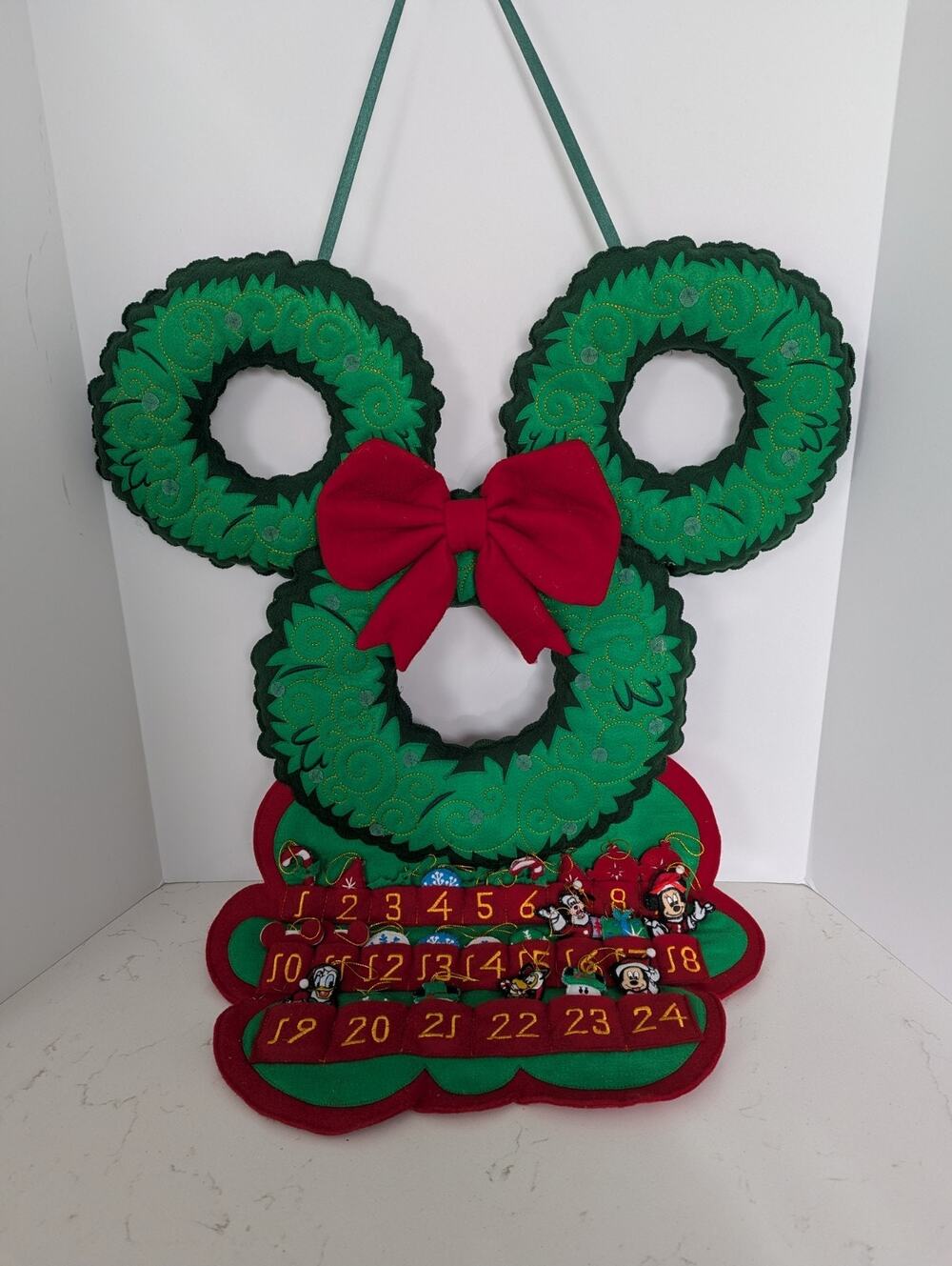 Disney Parks Santa Mickey Mouse Christmas Advent Calendar Wreath Felt